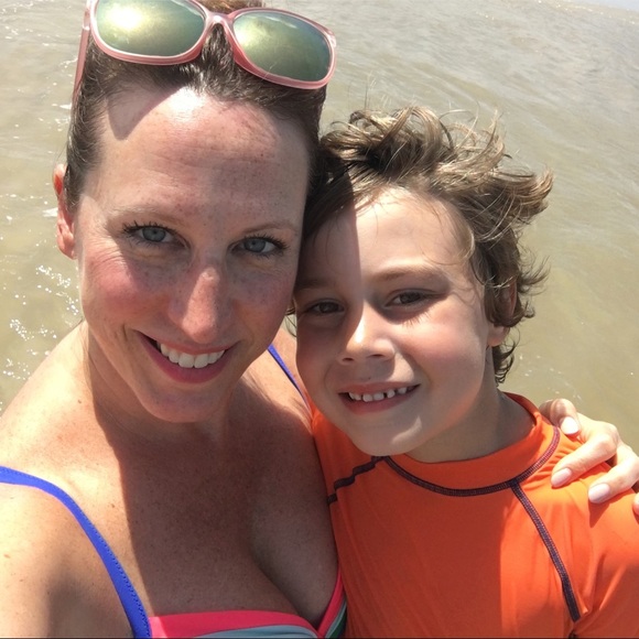 Meet your Posher, Cecelia - Picture 3 of 4